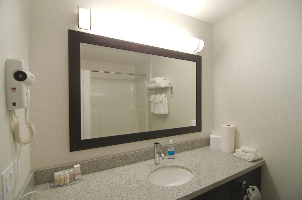 Paradise Inn And Suites Redwater Номер фото